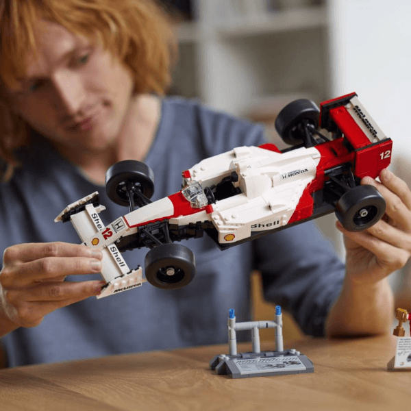 LEGO McLaren MP4/4 un Ayrton Senna 10330