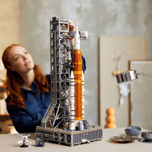 10341_Lifestyle1 LEGO NASA Artemis palaišanas sistēma 10341