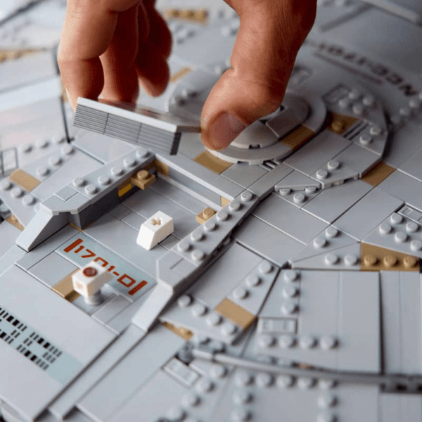 10356_Lifestyle_Build_04_en-gb LEGO Star Trek: U.S.S. Enterprise NCC-1701-D™ 10356