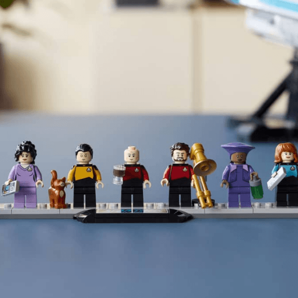 10356_Lifestyle_Build_Cut LEGO Star Trek: U.S.S. Enterprise NCC-1701-D™ 10356