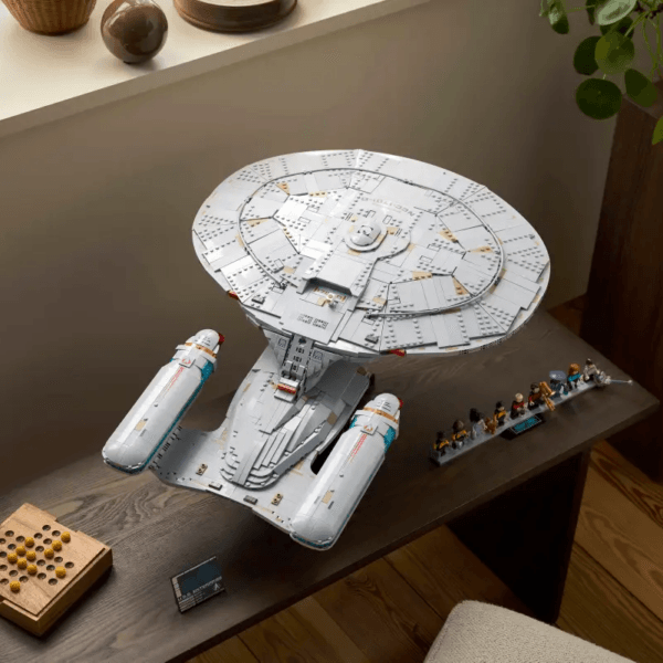 10356_Lifestyle_Envr_02_en-gb LEGO Star Trek: U.S.S. Enterprise NCC-1701-D™ 10356