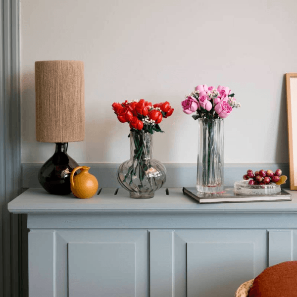 10374_10328_Lifestyle_Envr_01_en-gb LEGO Rozā rožu pušķis 10374