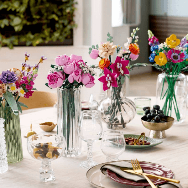 10374_10342_10280_10313_Lifestyle_Envr_06_en-gb LEGO Rozā rožu pušķis 10374