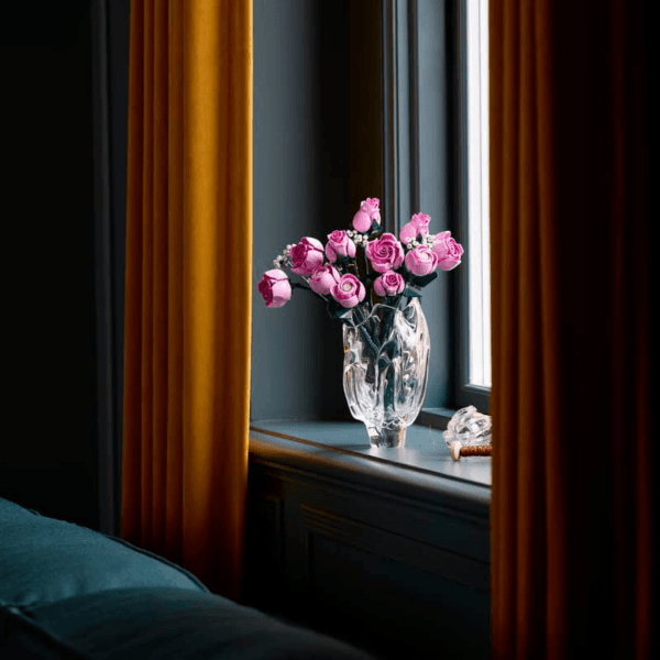 10374_Lifestyle_Envr_02_en-gb LEGO Rozā rožu pušķis 10374