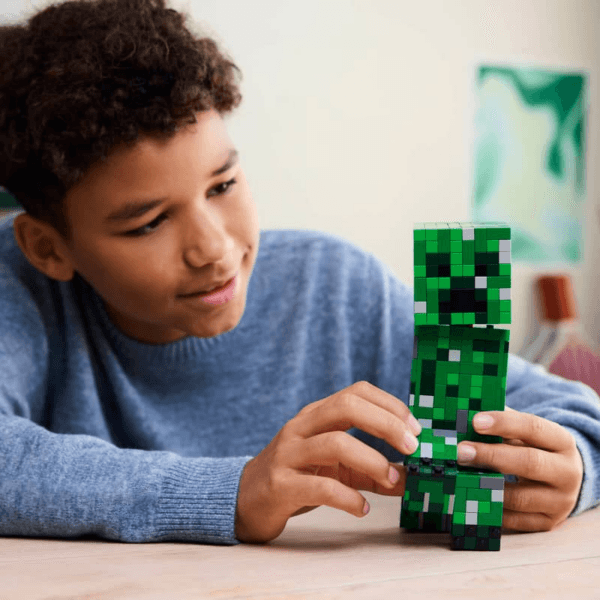 21276_Lifestyle_Cons_4_en-gb LEGO Creeper™ 21276