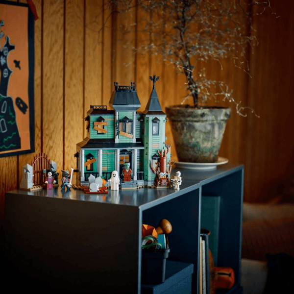 31167_Lifestyle_envr_A_en-gb LEGO Apsēstā muiža 31167