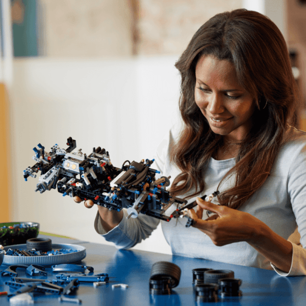 LEGO 2022 Ford GT 42154