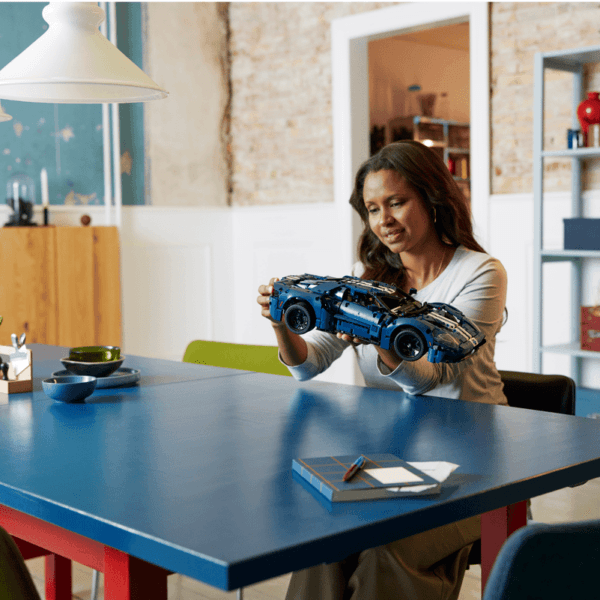 LEGO 2022 Ford GT 42154