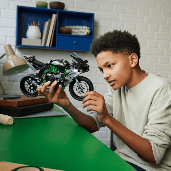 LEGO Kawasaki Ninja H2R Motocikls 42170