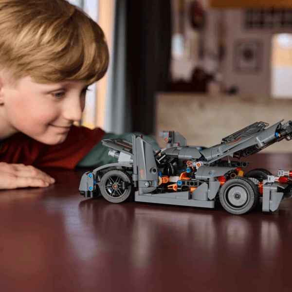 42173_Lifestyle_Cons_2 LEGO Koenigsegg Jesko Absolut pelēks hiperauto 42173