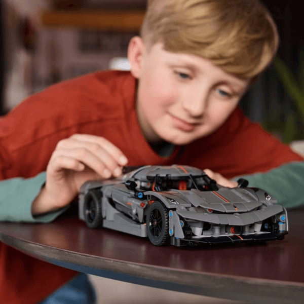 42173_Lifestyle_Cons_3 LEGO Koenigsegg Jesko Absolut pelēks hiperauto 42173