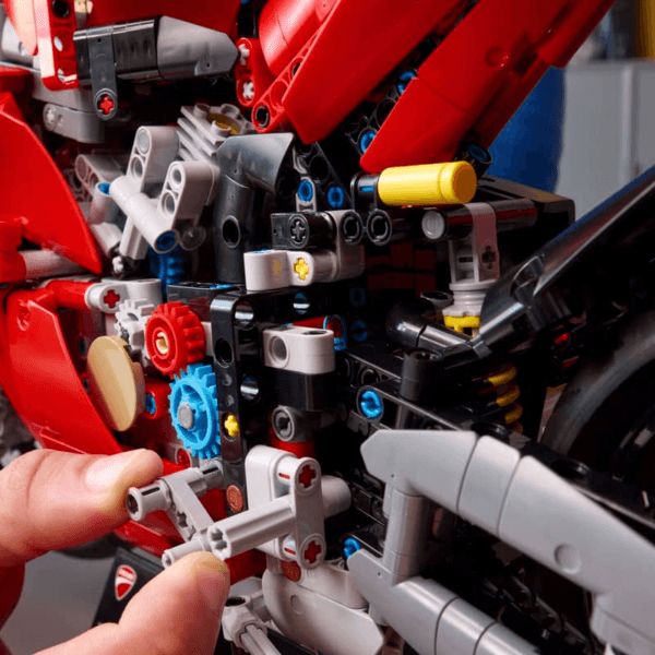 LEGO Ducati Panigale V4 S motocikls 42202