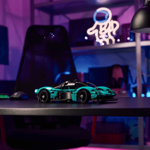 LEGO Aston Martin Valkyrie 42208