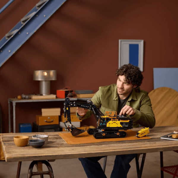 LEGO Volvo EC500 Hybrid ekskavators 42215