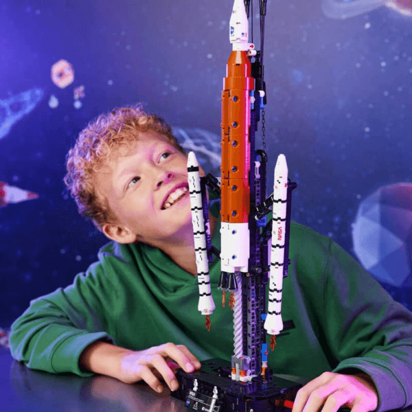 LEGO NASA Artemis palaišanas sistēmas raķete 42221