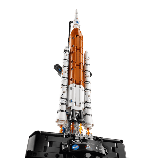 LEGO NASA Artemis palaišanas sistēmas raķete 42221