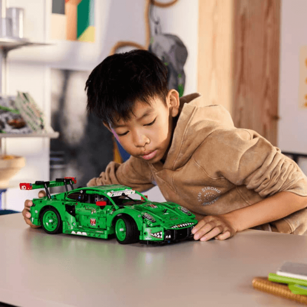 42224_Lifestyle_Cons_en-gb LEGO Porsche 911 GT3 R REXY AO Racing auto 42224