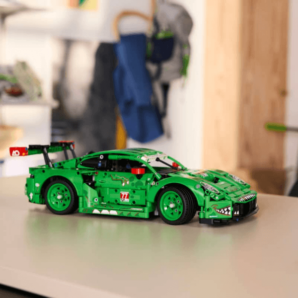 42224_Lifestyle_Envr_en-gb LEGO Porsche 911 GT3 R REXY AO Racing auto 42224