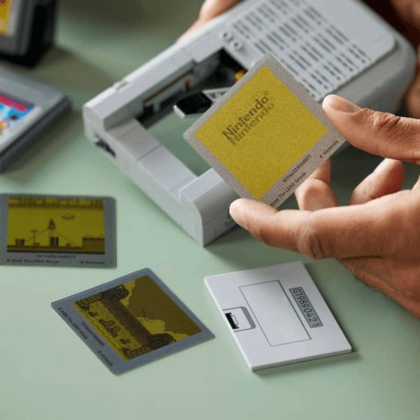 72046_Lifestyle_Build_04_en-gb LEGO Game Boy™ 72046