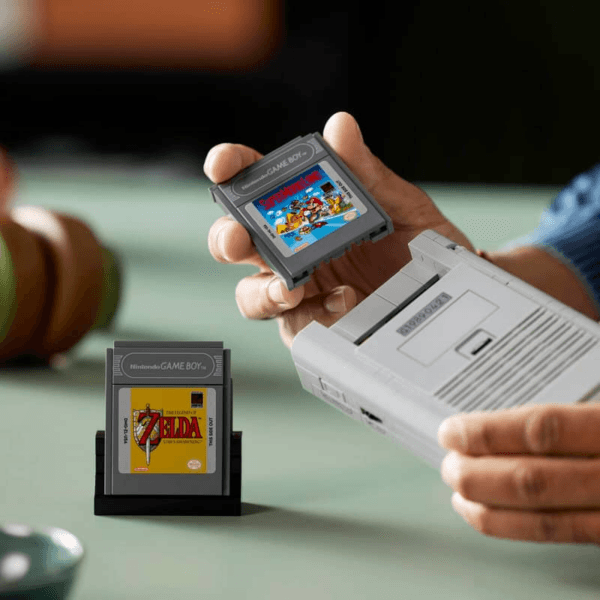 72046_Lifestyle_Build_06_en-gb LEGO Game Boy™ 72046