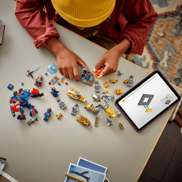 76322_Lifestyle_build LEGO Atriebēji: Noslēgums Thor pret Chitauri 76322