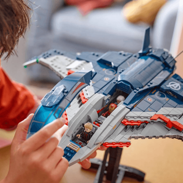 76325_Lifestyle_cons_4_en-gb LEGO Atriebēji: Ultrona laikmets Quinjet 76325