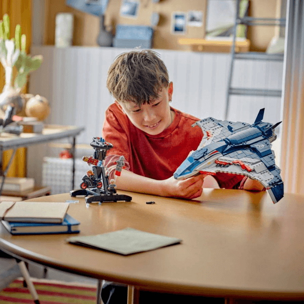 76325_Lifestyle_cons_en-gb LEGO Atriebēji: Ultrona laikmets Quinjet 76325