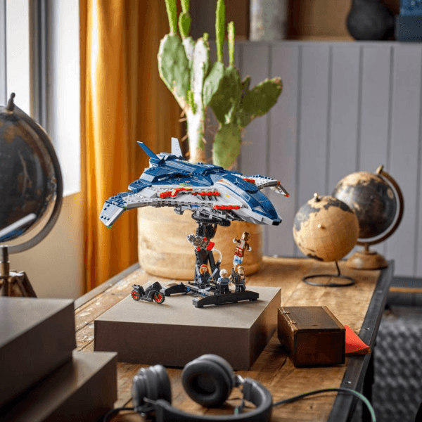 76325_Lifestyle_envr_en-gb LEGO Atriebēji: Ultrona laikmets Quinjet 76325