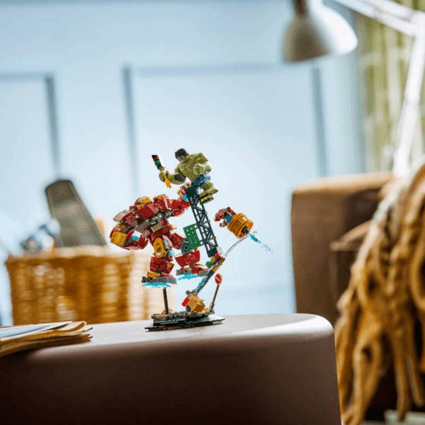 76343_lifestyle_envr_en-gb LEGO Spraigā kauja: Hulkbuster pret Halku 76343