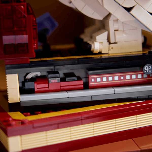 76466_Lifestyle_Build_07_en-gb LEGO Filozofu akmens – Kolekcionāra izdevums 76466