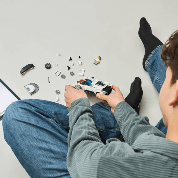 77240_Lifestyle_Build_en-gb LEGO Bugatti Centodieci sporta hiperauto 77240