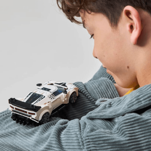 77240_Lifestyle_Cons1_en-gb LEGO Bugatti Centodieci sporta hiperauto 77240