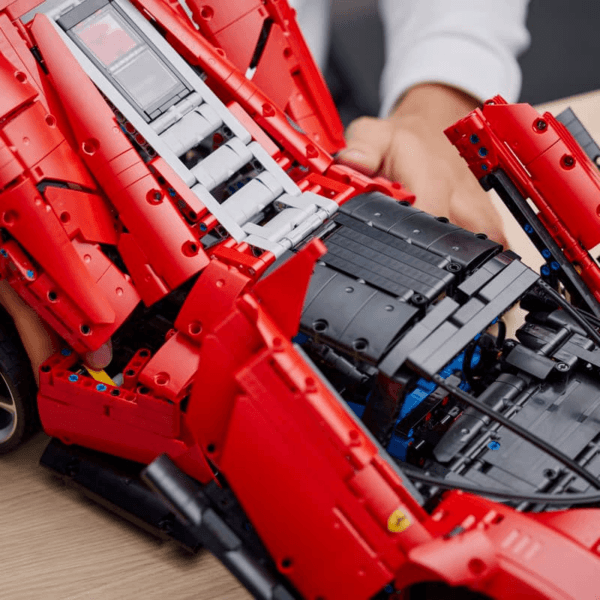 42143_alt10 LEGO Ferrari Daytona SP3 42143