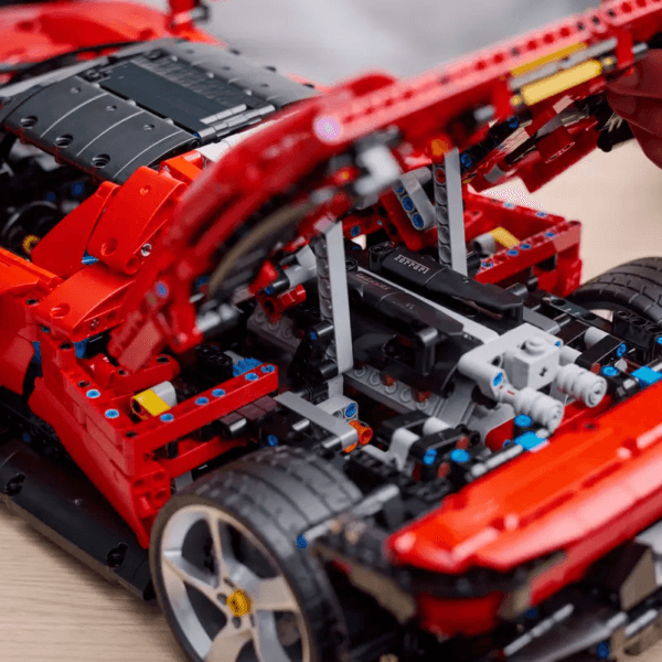 42143_alt9 LEGO Ferrari Daytona SP3 42143