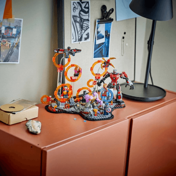 76323_Lifestyle_envr_en-gb LEGO Atriebēji: Noslēguma cīņa Izšķirošā kauja 76323