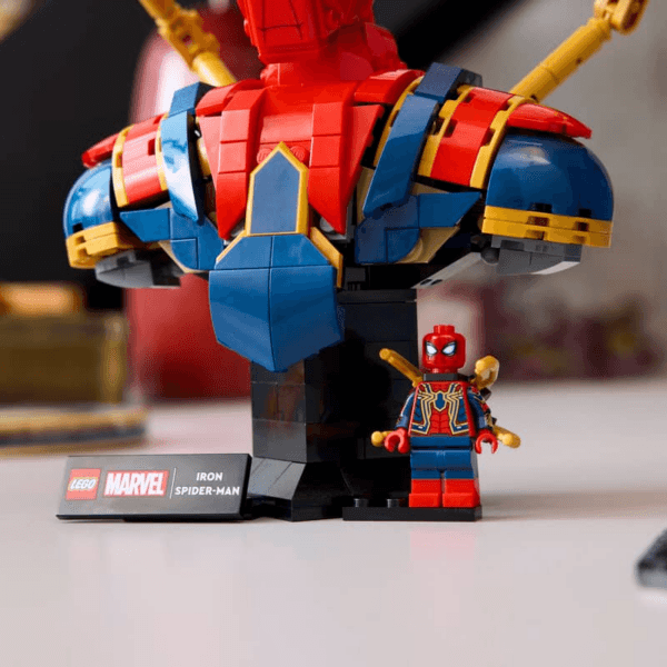 LEGO Dzelzs Zirnekļcilvēka krūšutēls 76326