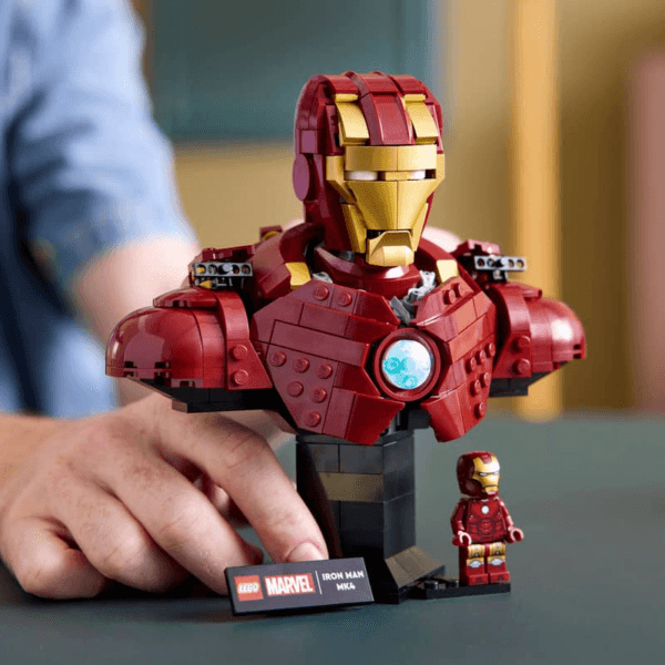 76327_Lifestyle_Build_03_en-gb LEGO Iron Man MK4 krūšutēls 76327