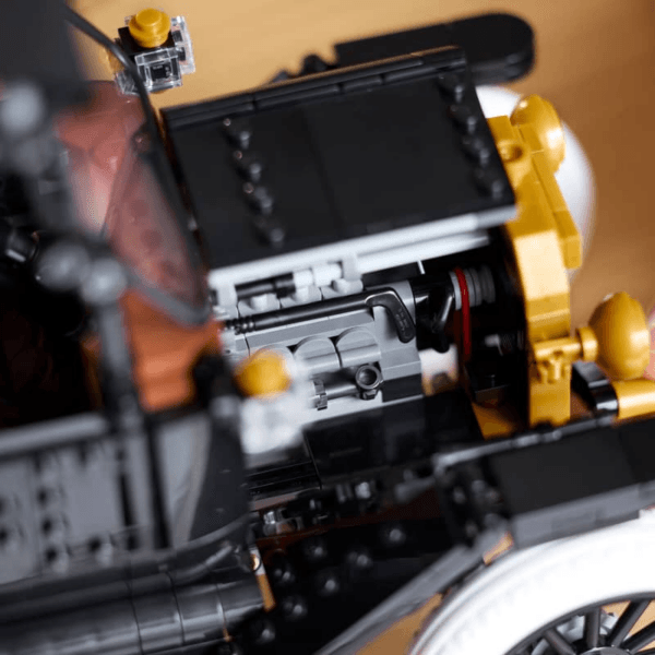 blt9b1cd88cf5ab5032-11376_Lifestyle_Build_05 LEGO Ford Model T 11376