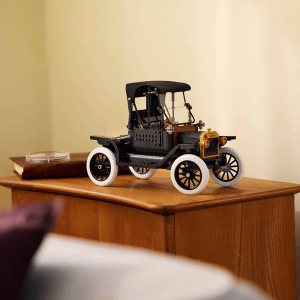 blt9b1cd88cf5ab5032-11376_Lifestyle_Envr_03 LEGO Ford Model T 11376