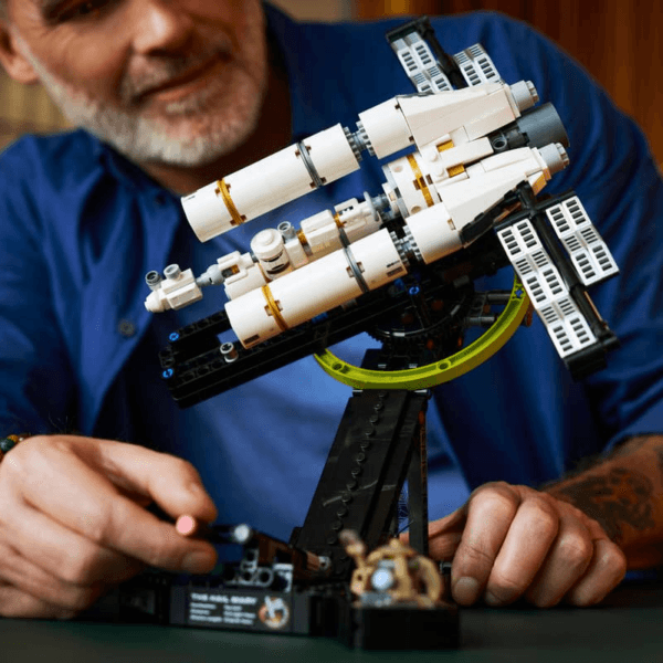 bltfe9034ee5bed08f3-11389_Lifestyle_Build_05 LEGO Project Hail Mary 11389