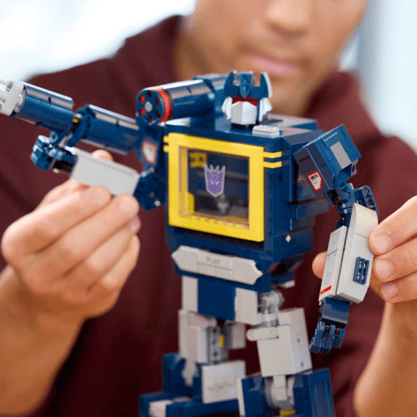 10358_Lifestyle_Build_13_en-gb lego transformers: saundveivs 10358
