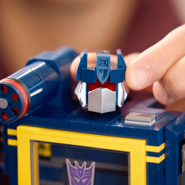10358_Lifestyle_Build_14_en-gb lego transformers: saundveivs 10358