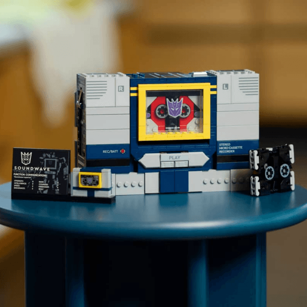 10358_Lifestyle_Envr_03_en-gb lego transformers: saundveivs 10358