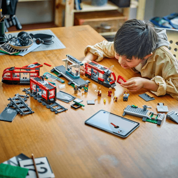 LEGO Pilsētas tramvajs un stacija 60423