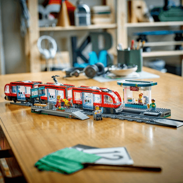 LEGO Pilsētas tramvajs un stacija 60423