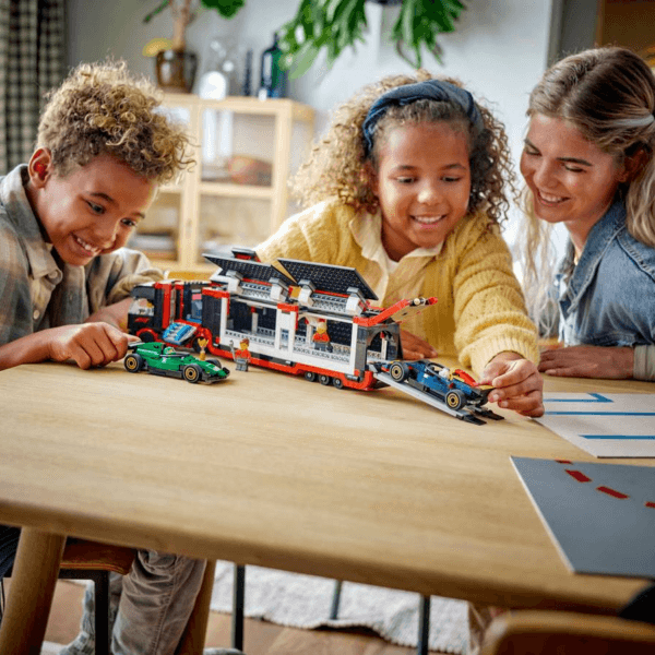 60445_Lifestyle_cons_en-gb LEGO F1® kravas auto ar RB20 un AMR24 F1® auto