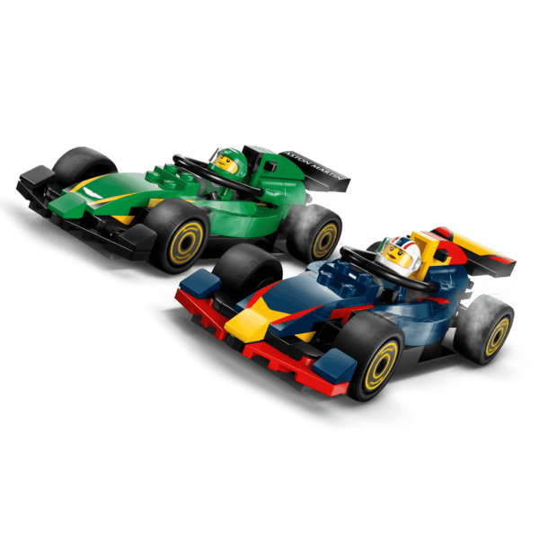 60445_WEB_SEC03_NOBG LEGO F1® kravas auto ar RB20 un AMR24 F1® auto