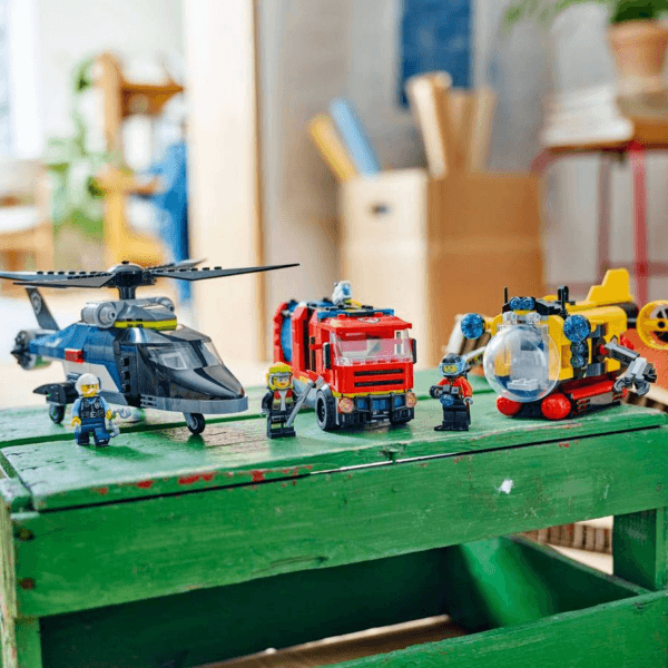 60462_Lifestyle_envr_en-gb LEGO Helikoptera, ugunsdzēsēju auto un zemūdenes komplekts 60462