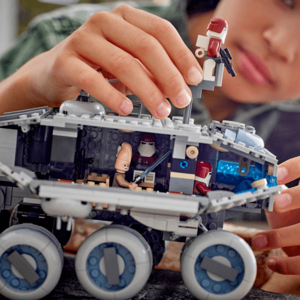 75413_Lifestyle_cons_3_en-gb LEGO Republikas Juggernaut 75413