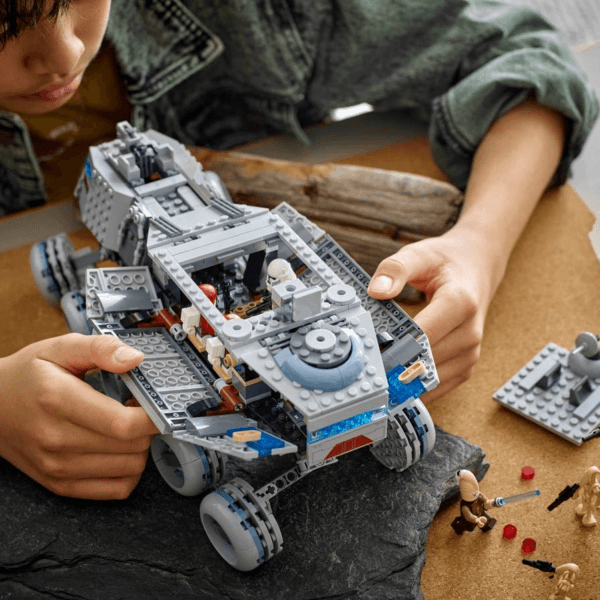 75413_Lifestyle_cons_4_en-gb LEGO Republikas Juggernaut 75413
